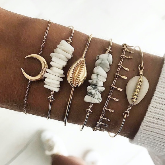 **TILLY* 6-Pc Gold Shell Fashion Bracelet Set - Picture 1 of 5